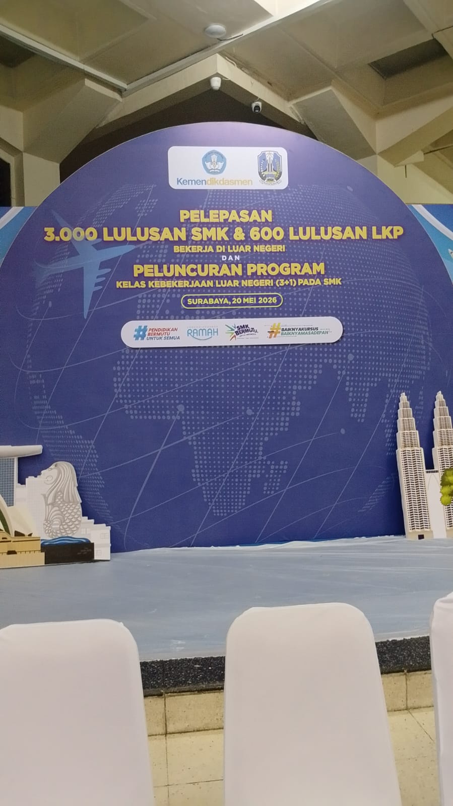 Mendikdasmen Lepas 3.600 Lulusan SMK dan LKP Kerja ke Luar Negeri & peluncuran program SMK 3+1 untuk menyiapkan lulusan SMK memasuki dunia kerja baik di dalam maupun luar negeri
